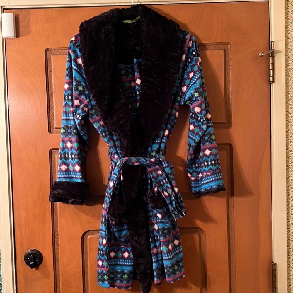 Fleece robe with fleece fur collar, cuffs and trim L/XL